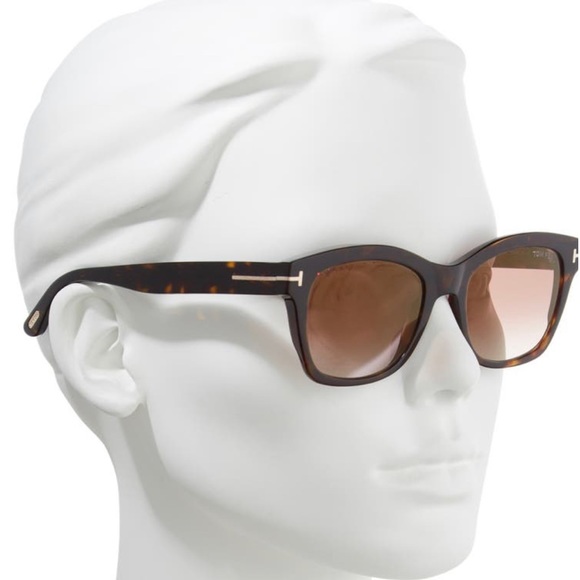 Like New! Tom Ford Lauren Sunglasses in Dark Havana. (6468992941) - Picture 9 of 9